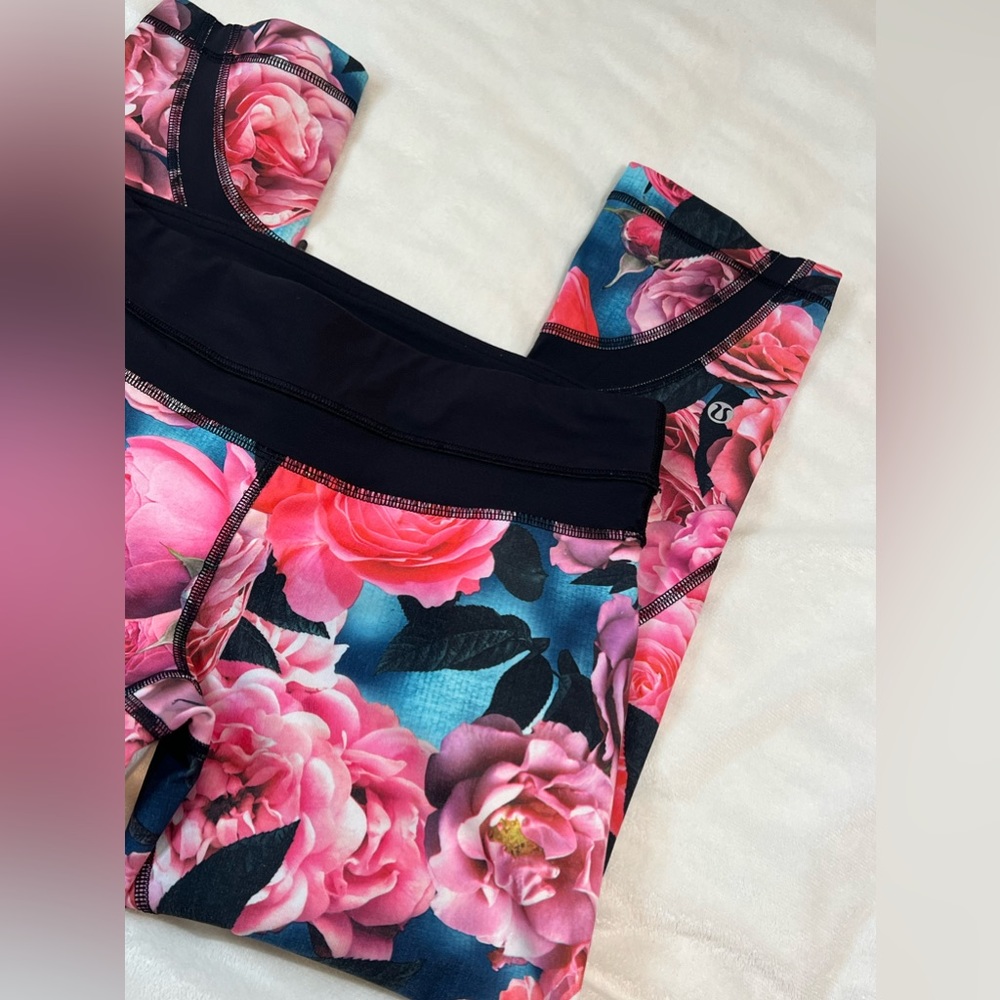 Womens Lululemon Cropped Secret Garden Legging Size 4